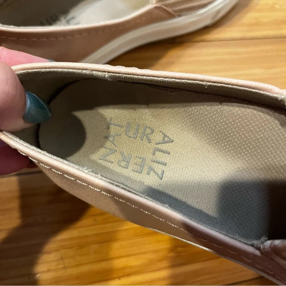 NATURALIZER Brogan Light Pink Casual Slip On Sneaker - Picture 6 of 9